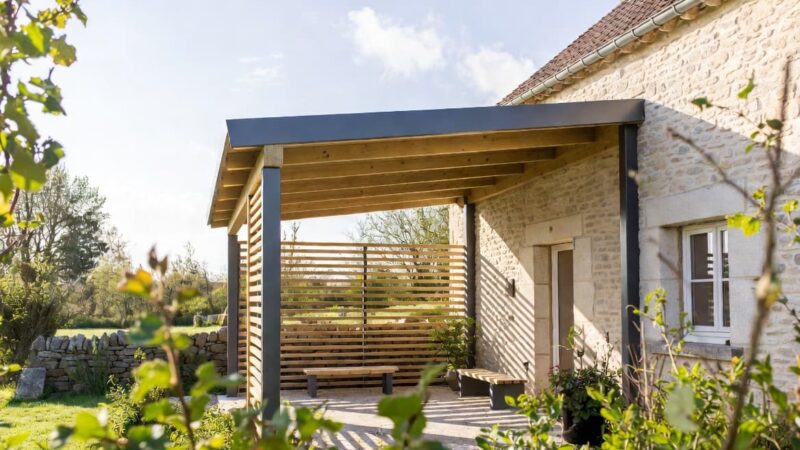 Image d'une pergola adossée en Mayenne.